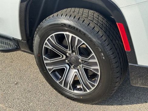 Used 2024 Jeep Wagoneer Series II w/ Flexible Seating Group image 8