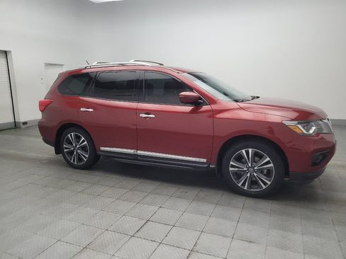 Used 2017 Nissan Pathfinder Platinum w/ Family Entertainment Package FWD image 11