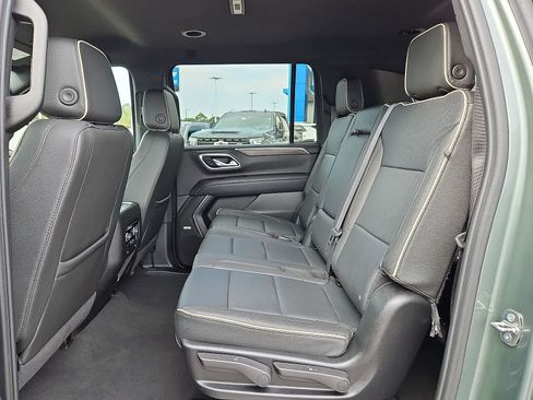 Used 2024 Chevrolet Suburban Premier RWD image 30