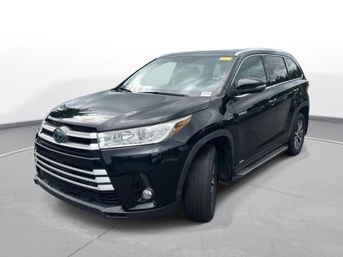 Used 2019 Toyota Highlander XLE AWD/4WD image 2