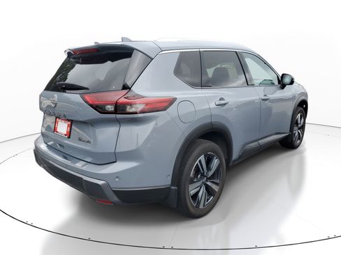 Used 2024 Nissan Rogue SL AWD/4WD image 6