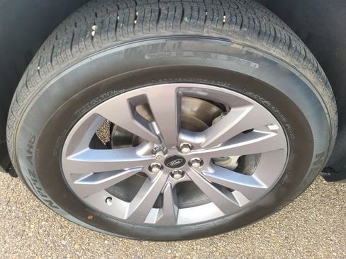 Used 2022 Ford Explorer XLT w/ Equipment Group 202A RWD image 25