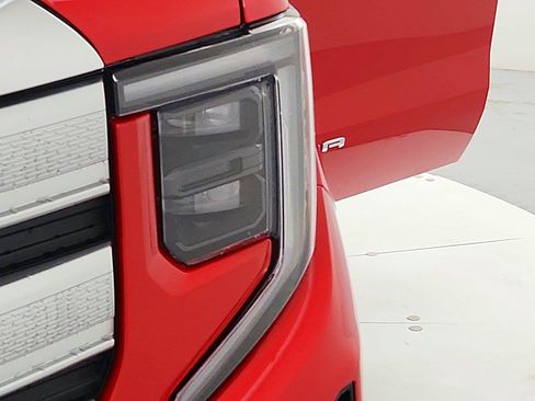 Used 2025 GMC Sierra 1500 SLE AWD/4WD image 18