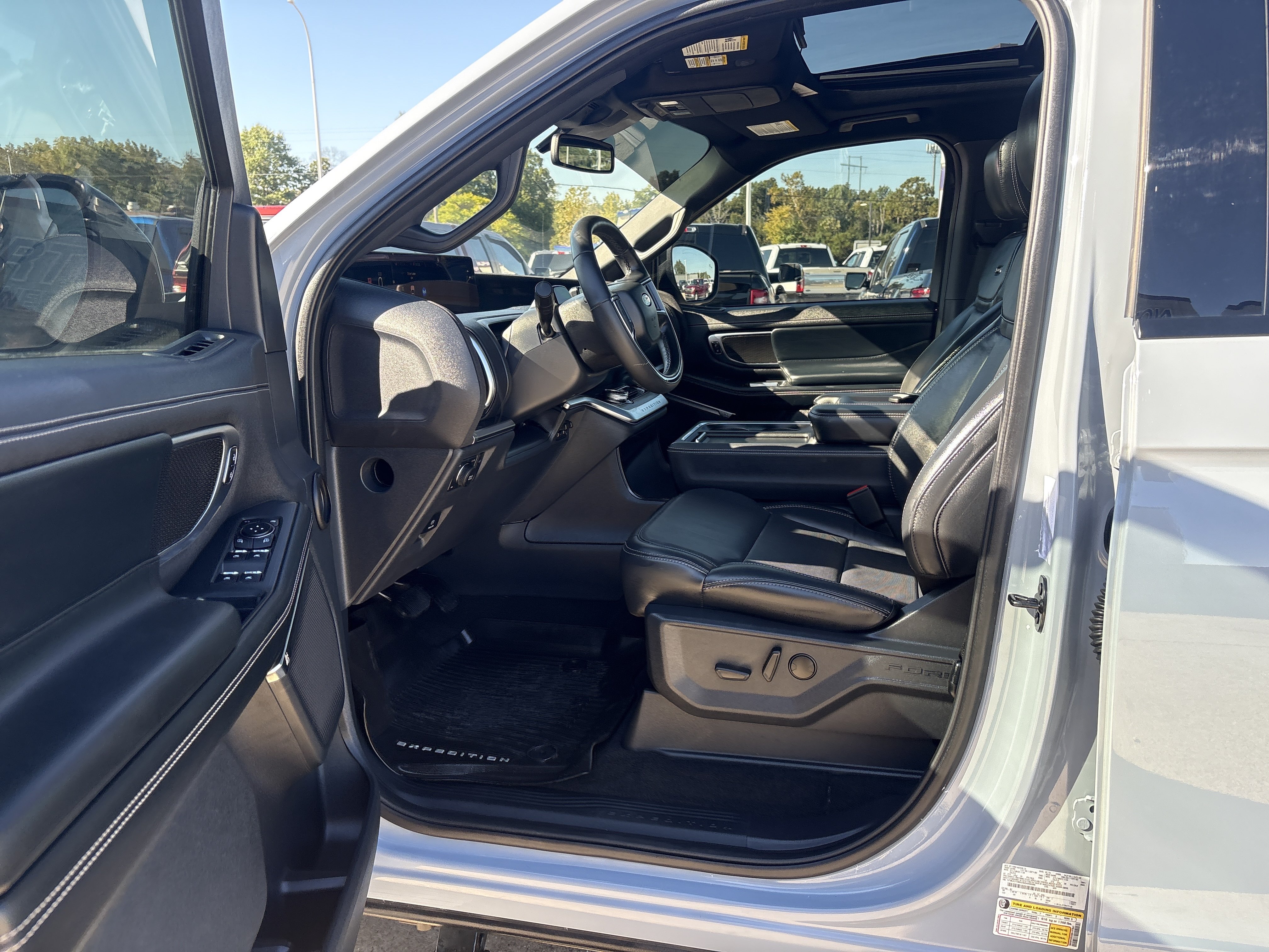 Used 2025 Ford Expedition Platinum w/ Stealth Appearance Package AWD/4WD image 14