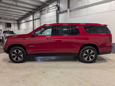 Used 2025 GMC Yukon XL AT4 w/ AT4 Premium Package image 5