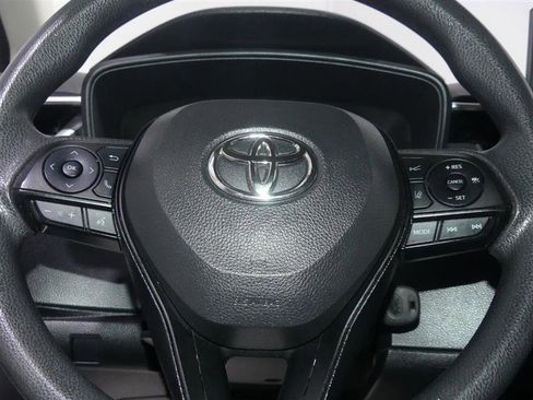Used 2022 Toyota Corolla LE image 30