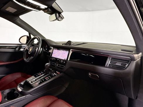 Certified 2023 Porsche Macan AWD/4WD image 17