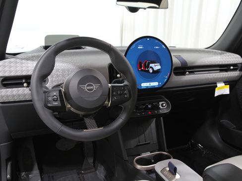 Certified 2025 MINI Cooper 4-Door Hardtop image 6