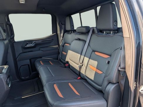 Used 2023 GMC Sierra 1500 AT4 w/ AT4 Premium Package AWD/4WD image 18