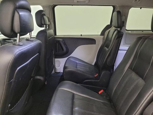 Used 2015 Chrysler Town & Country Touring-L w/ Driver Convenience Group FWD image 18