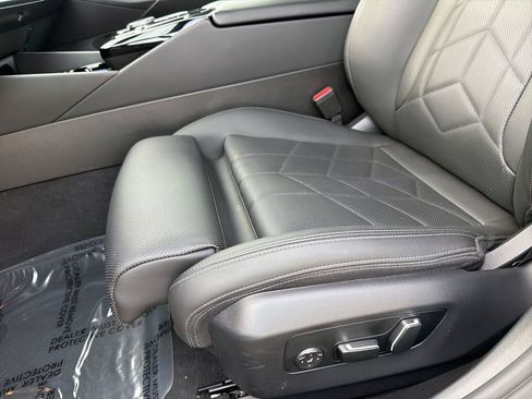 Used 2025 BMW i5 xDrive40 w/ Premium Package image 16