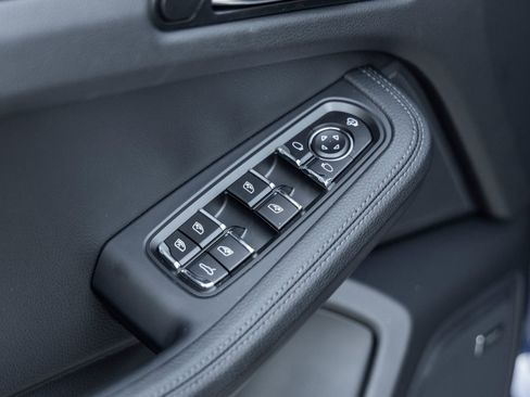 Certified 2026 Porsche Macan AWD/4WD image 19
