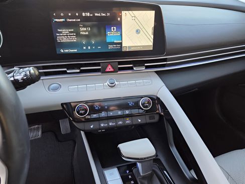 Used 2023 Hyundai Elantra Limited image 12