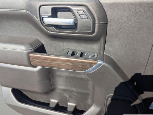 Used 2021 Chevrolet Silverado 1500 RST image 18