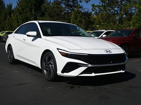 Used 2025 Hyundai Elantra SEL w/ Cargo Package image 1