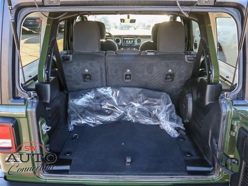 Used 2022 Jeep Wrangler Unlimited Sahara image 13