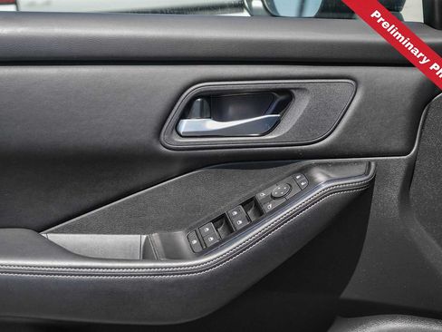 Used 2025 Nissan Rogue SV AWD/4WD image 15