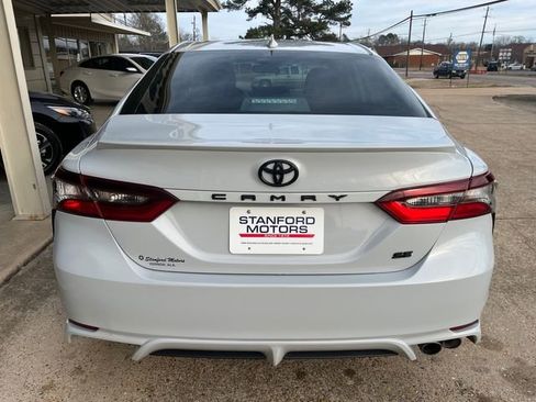 Used 2024 Toyota Camry SE image 9