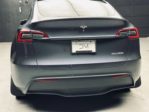 Used 2023 Tesla Model Y Performance AWD/4WD image 16