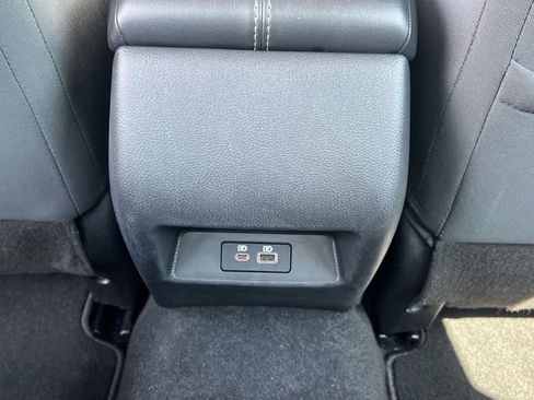 Used 2025 Nissan Altima 2.5 SV AWD/4WD image 19