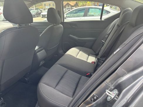 Used 2025 Nissan Altima 2.5 SV FWD image 38