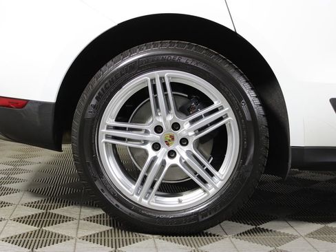 Used 2021 Porsche Macan AWD/4WD image 15
