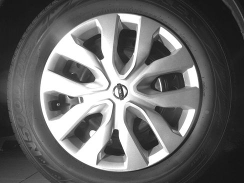 Used 2018 Nissan Rogue S FWD image 11