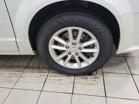 Used 2016 Dodge Grand Caravan SXT image 33