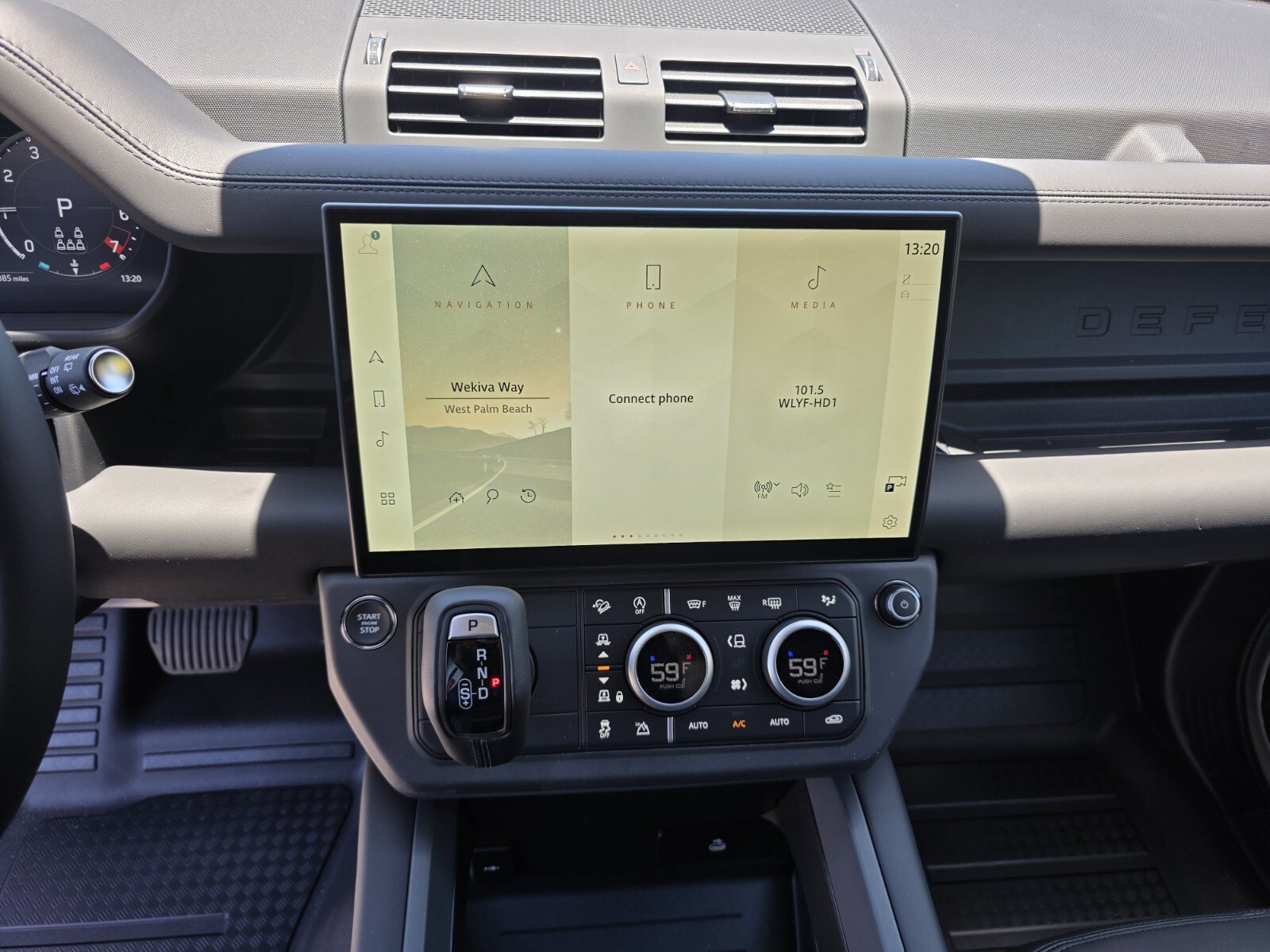 Used 2026 Land Rover Defender 130 X-Dynamic SE AWD/4WD image 15