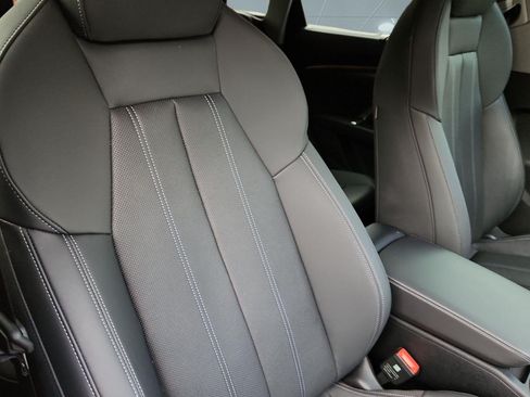 Used 2025 Audi Q5 Premium Plus w/ Premium Plus AWD/4WD image 16