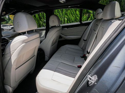 Used 2021 BMW 530i w/ Premium Package RWD image 29