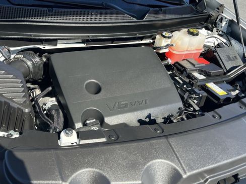Used 2023 Chevrolet Traverse LT FWD image 27