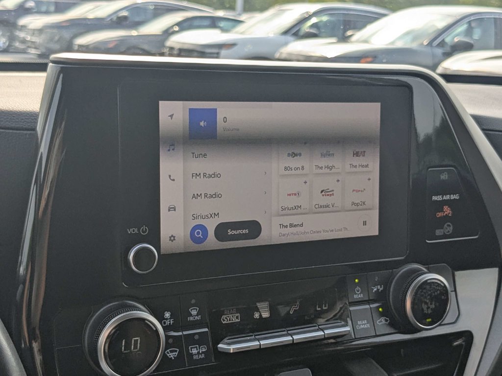Used 2025 Toyota Highlander LE FWD image 29
