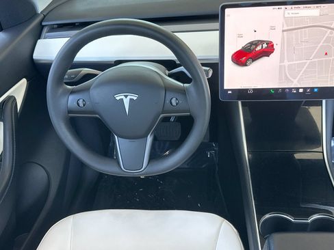 Used 2021 Tesla Model Y Long Range AWD/4WD image 14