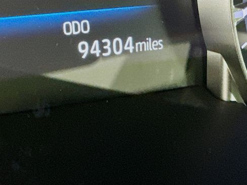 Used 2022 Toyota Highlander Limited image 19