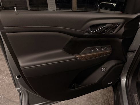 Used 2023 GMC Acadia Denali w/ Denali Technology Package FWD image 30