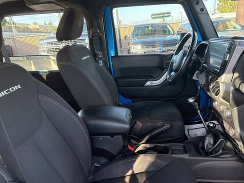 Used 2016 Jeep Wrangler Rubicon w/ Power Convenience Group AWD/4WD image 23