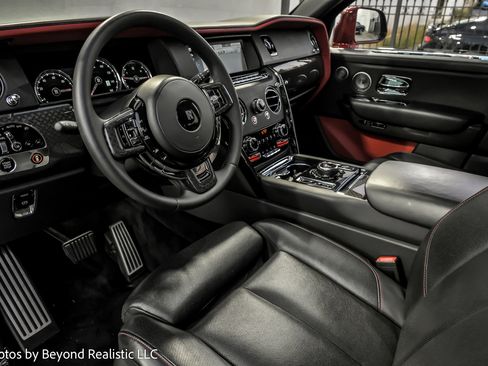 Used 2021 Rolls-Royce Cullinan Black Badge image 23