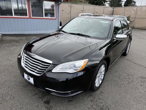 Used 2014 Chrysler 200 Limited image 1
