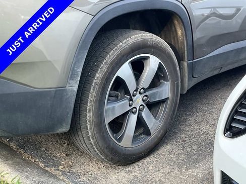 Used 2020 Chevrolet Traverse LT w/ LT Premium Package AWD/4WD image 12