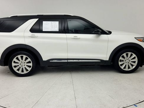 Used 2022 Ford Explorer Limited w/ Equipment Group 301A RWD image 9