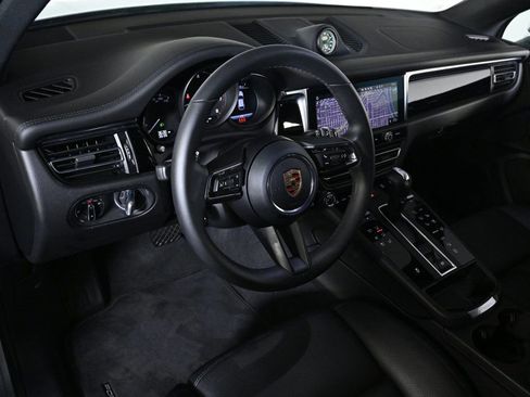 Certified 2026 Porsche Macan AWD/4WD image 4