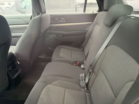 Used 2018 Ford Explorer XLT image 18