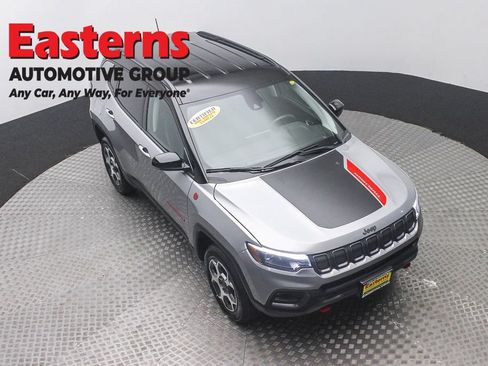 Used 2022 Jeep Compass Trailhawk w/ Trailhawk Elite Group AWD/4WD image 3