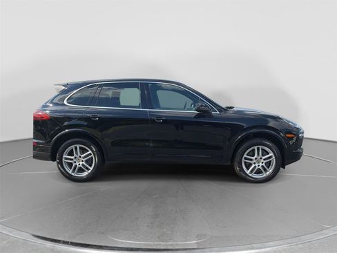 Used 2016 Porsche Cayenne AWD/4WD image 6