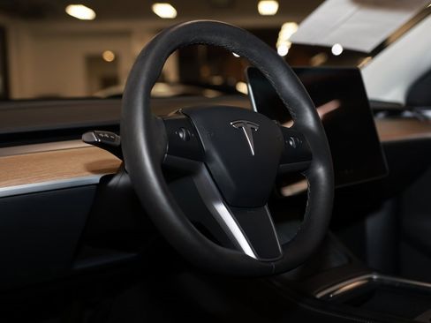 Used 2023 Tesla Model Y Long Range image 23