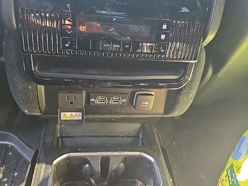 Used 2024 Jeep Wagoneer Series II AWD/4WD image 8
