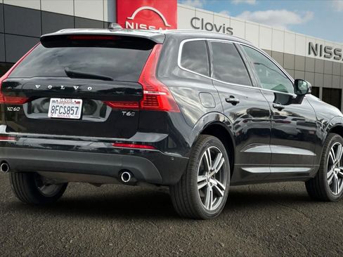 Used 2019 Volvo XC60 T6 Momentum w/ Multimedia Package AWD/4WD image 3