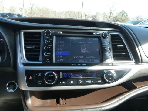 Used 2018 Toyota Highlander Limited image 23