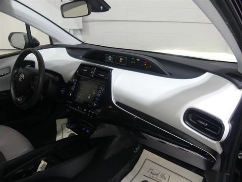 Used 2022 Toyota Prius LE image 24